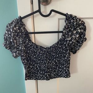 Hollister flora rushed puff sleeve crop top
